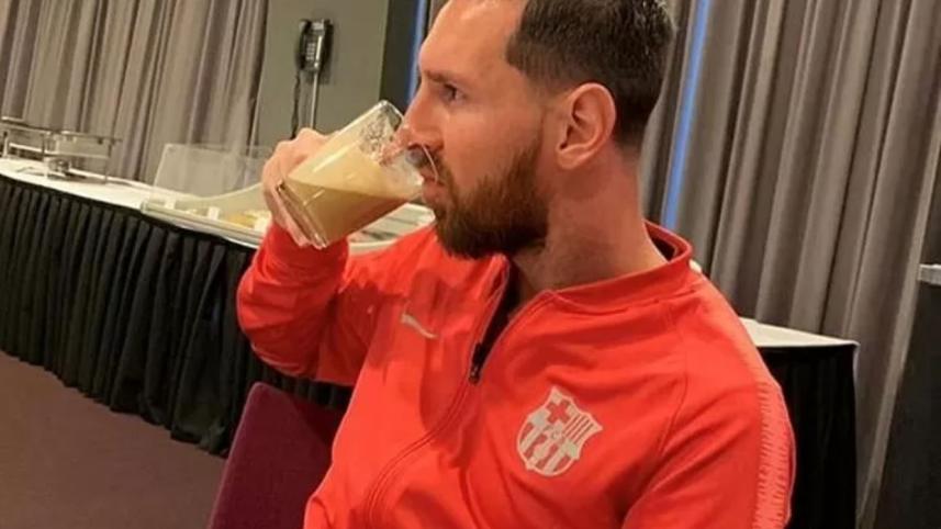 messi_drinks_coffee.jpg