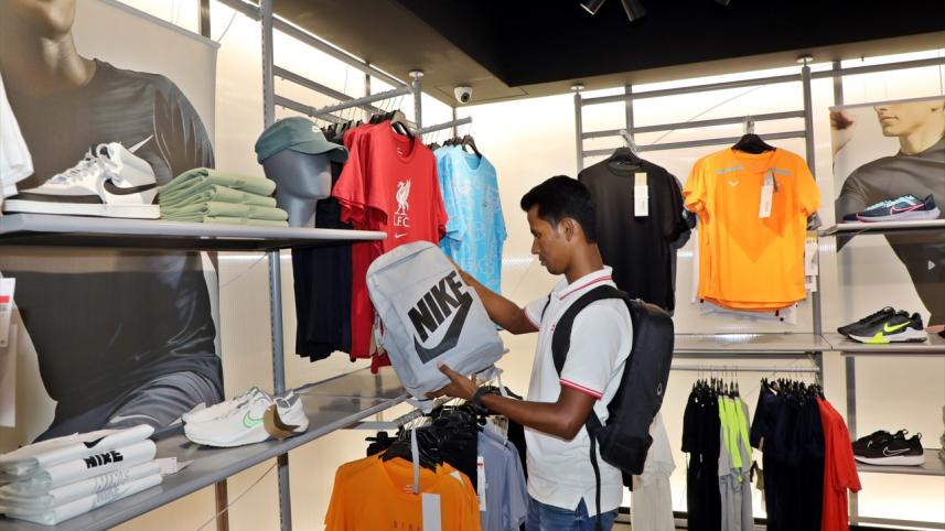 first_nike_outlet_in_dhaka.jpg
