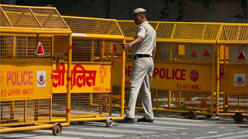 india-police-raid-media.jpg