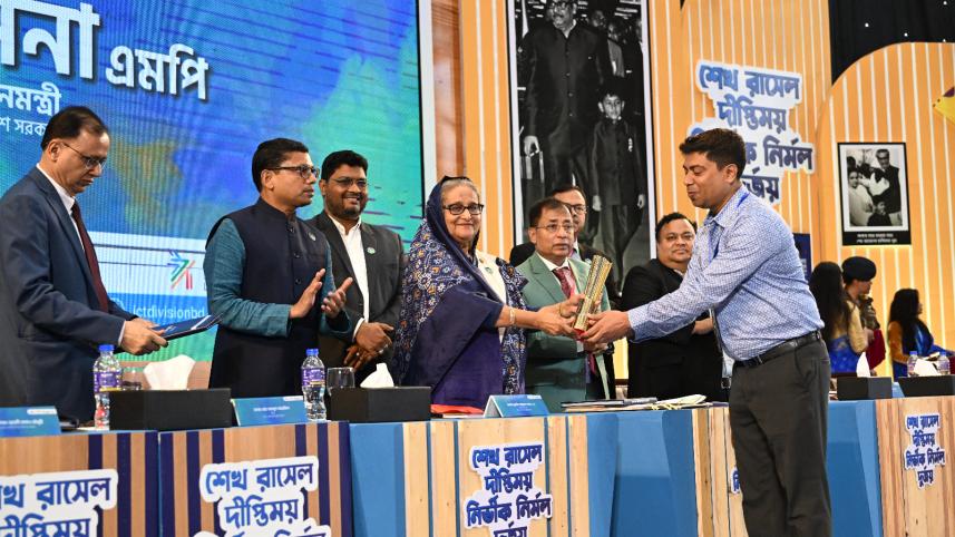 mobarak_hossain_gets_smart_bangladesh_award_2023.jpg