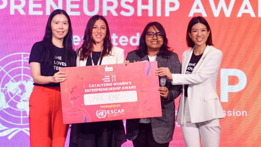 darkkak shelovestech.jpg