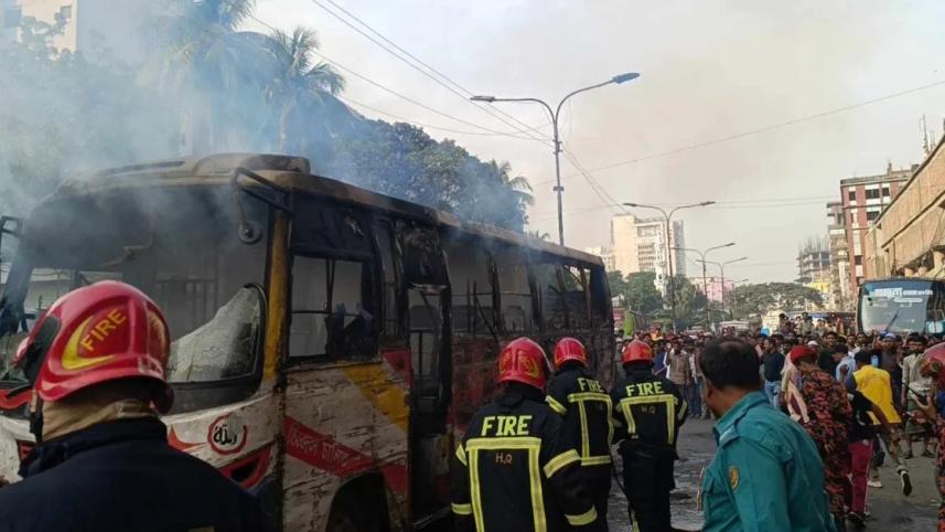 bus set on fire in Gulistan