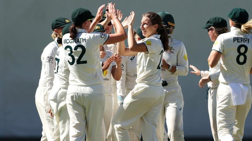 Australian women's cricket team.jpg