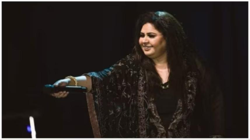 Renowned Pakistani singer slaps comedian over ‘honeymoon joke’