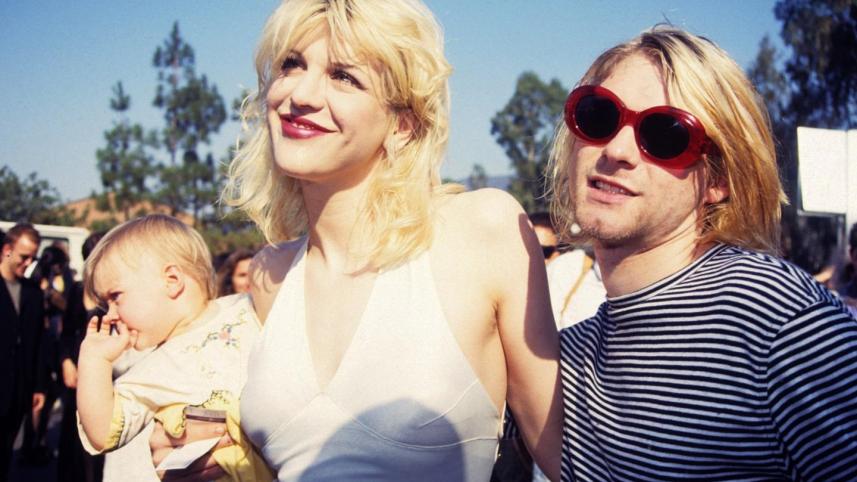 kurt_cobain_and_courtney_love_family_photo.jpg