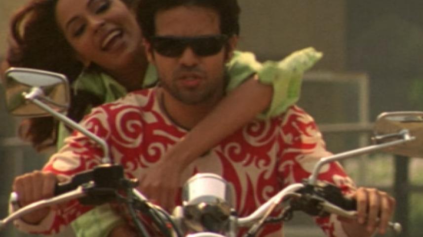 emraan_hashmi_and_mallika_sherawat_56.jpg