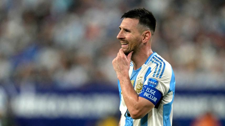messi_gestures_canada.jpg