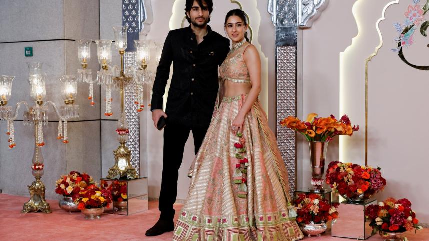 sara_ali_khan_and_ibrahim_ali_khan_pose_for_pictures_on_the_red_carpet.jpg