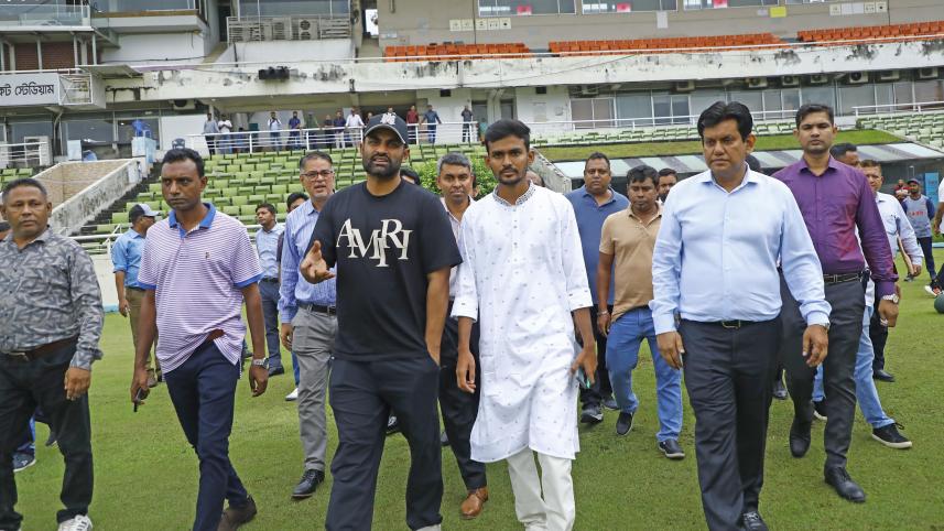 Youth and Sports adviser Asif Mahmud Sajeeb Bhuiyan, Tamim Iqbal.jpg