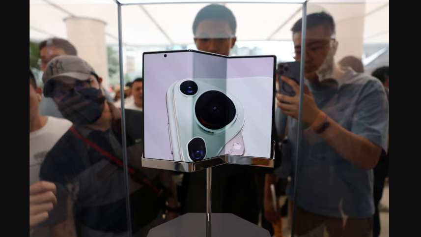 Huawei tri-fold phone