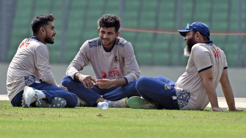 Mehedi Hasan Miraz, Nayeem Hasan, Mushtaq Ahmed.jpg
