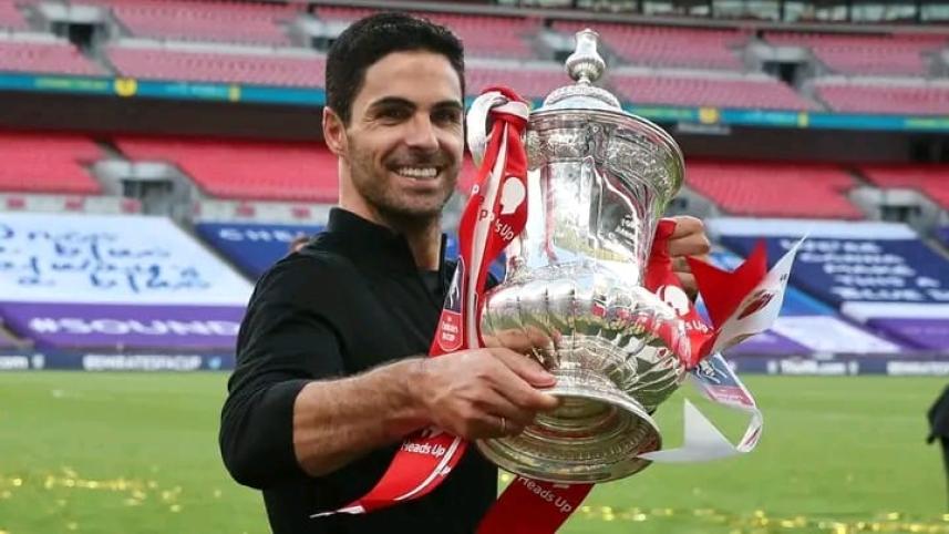 Mikel Arteta wins League Cup 