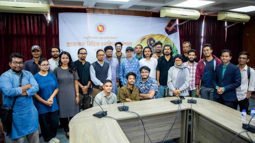 Decentralising filmmaking: ‘Monsoon Revolution Film Production Workshop’ hosts Dhaka event.jpg