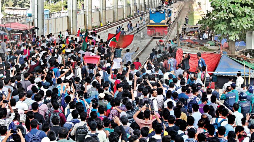 titumir_college_students_block_rail_line