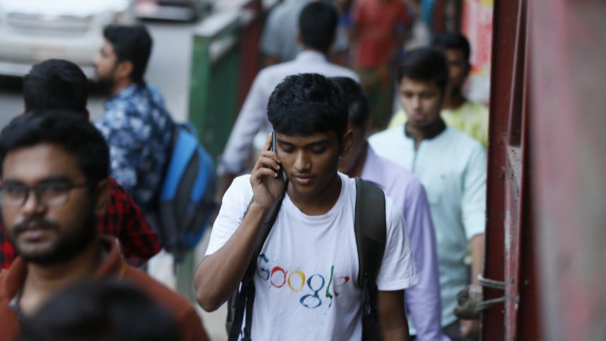 mobile internet subscriber drop in Bangladesh