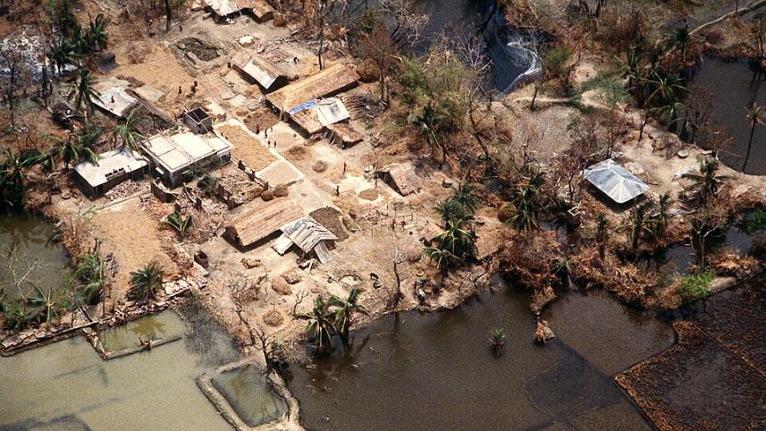 flooded_village_after_1991_cyclone_wikimedia_commons.jpg