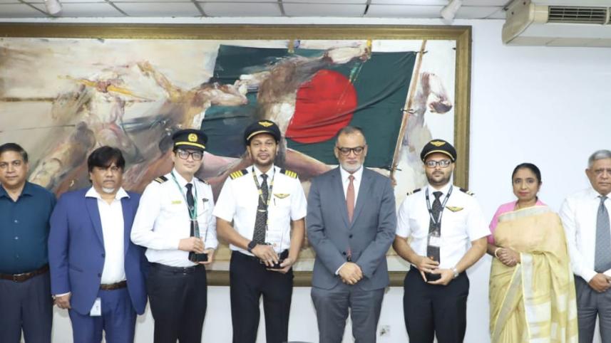 Biman pilots honoured for safe landing without wheel
