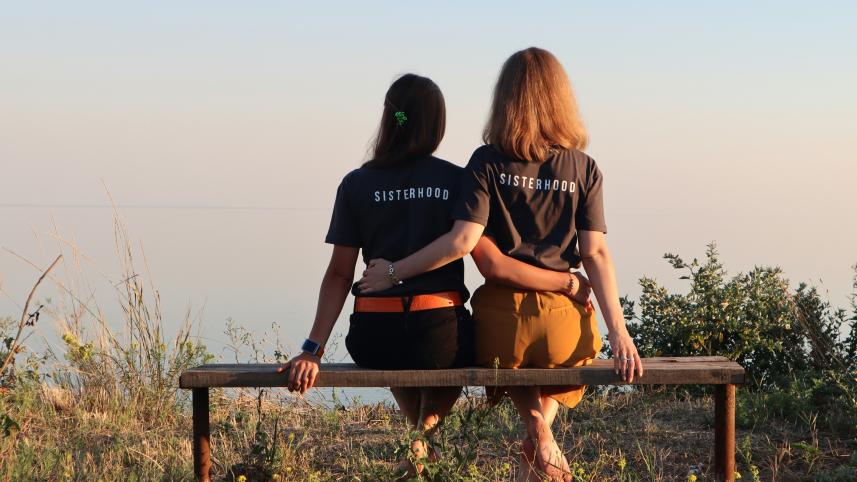 Friendship Day is for women who fix each other’s crowns      ignat-kushanrev-m7d5ldazk3y-unsplash.jpg