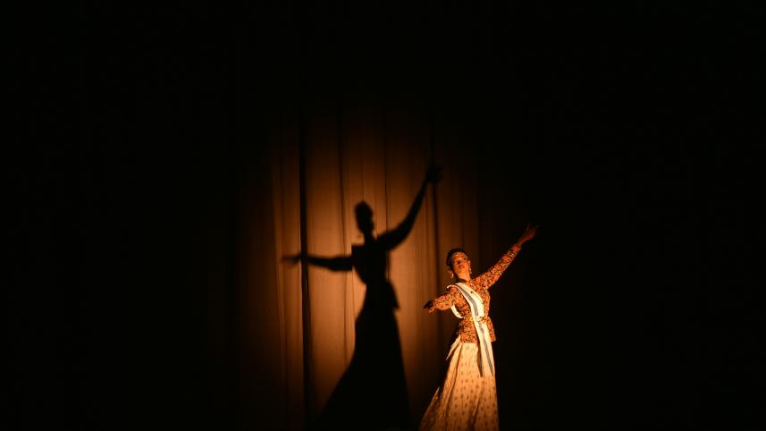 Stage fright? Here's how performers turn nerves into power         abhyuday-majhi-bw-vrgof5ei-unsplash.jpg