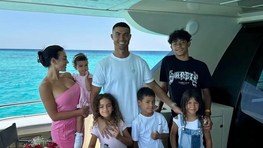 cristiano_ronaldo_family_yacht.jpg