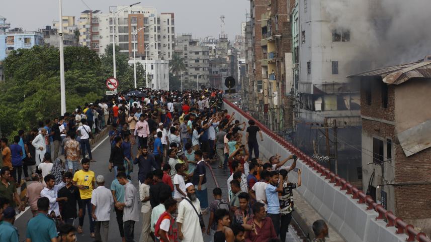 What makes bystanders ignore someone in danger?   