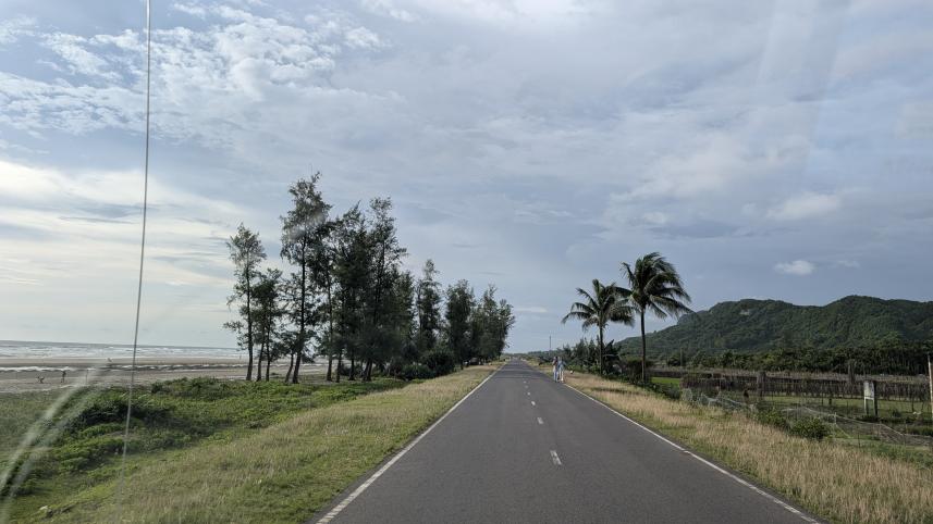 Sea breeze, moon-boats and silent shores — Teknaf in November