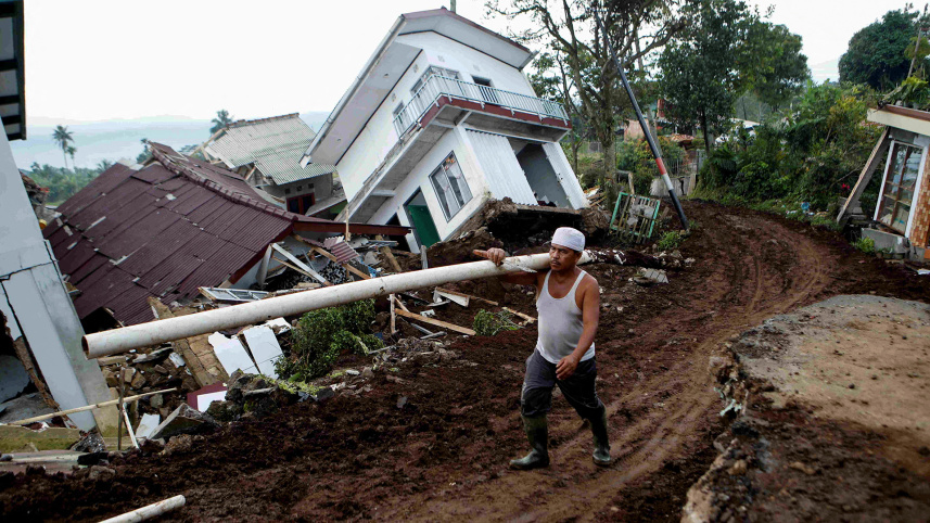Digital-Indonesia quake death toll rises to 310.jpg