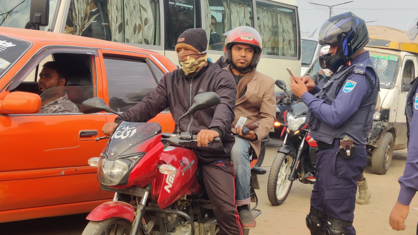 At least 45 detained while entering Dhaka.jpg