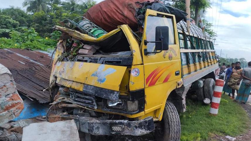 Truck-hits rice mill.jpg