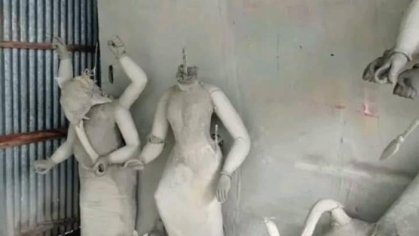 Pabna-idols damaged.jpg