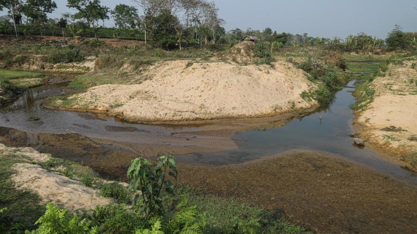 Farmers cry out for water.jpg