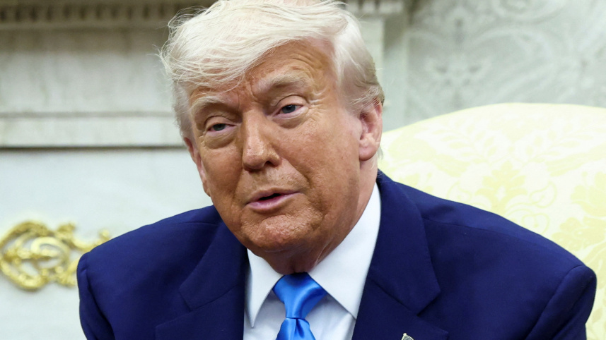 Filler-Trump fires new tariff threats at Apple EU.jpg