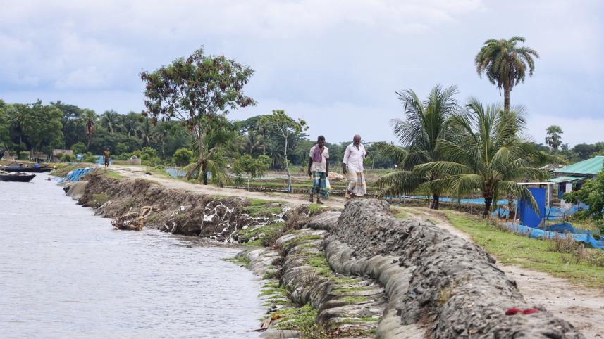 Khulna risky embankment_e2bc.jpg