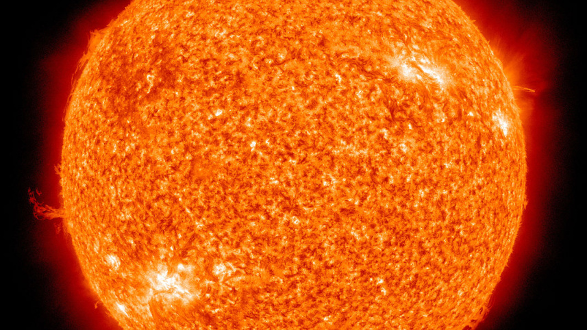 1073px-the_sun_by_the_atmospheric_imaging_assembly_of_nasas_solar_dynamics_observatory_-_20100819.jpg