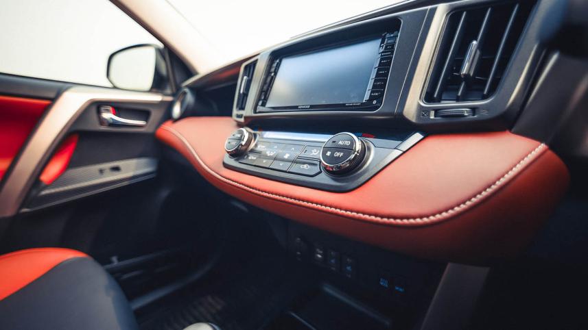 2016 Toyota RAV4 interior - Rahin Sadman Islam - Shift 3.JPG