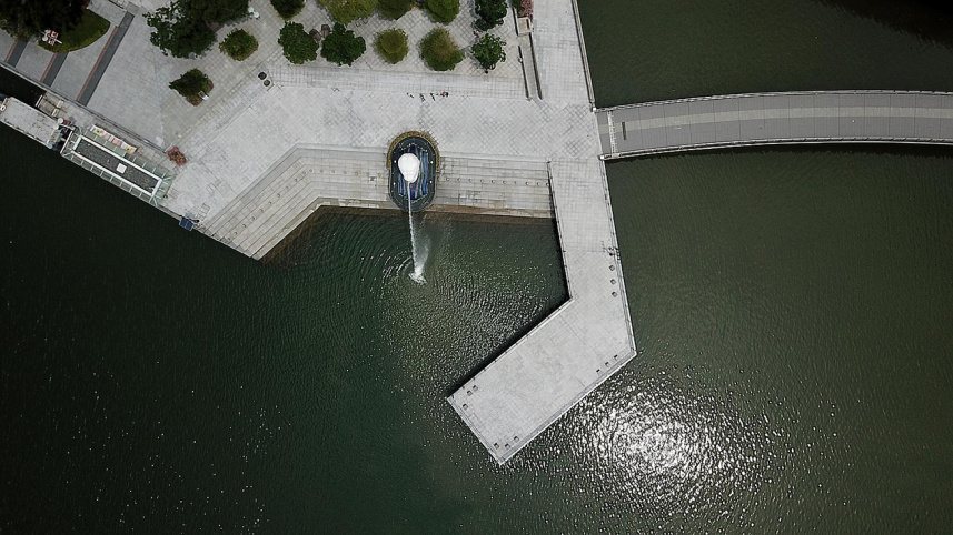 a_lonely_merlion_spews_water_at_merlion_park_mark_cheong.jpg
