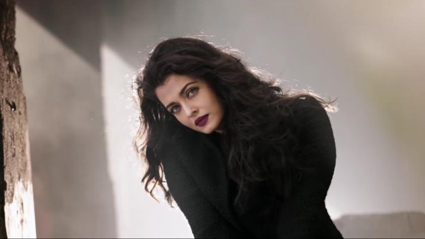 Aishwarya Jazbaa Song 7.jpg