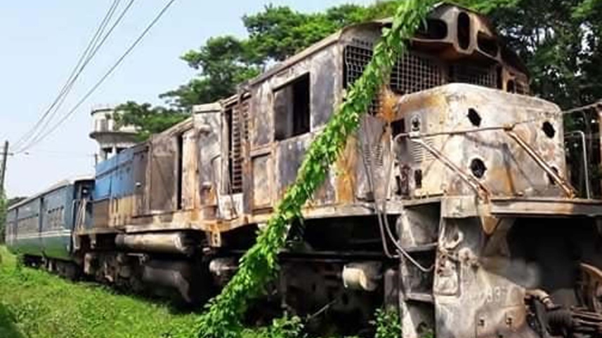 badly_burnt_locomotive_2.jpg