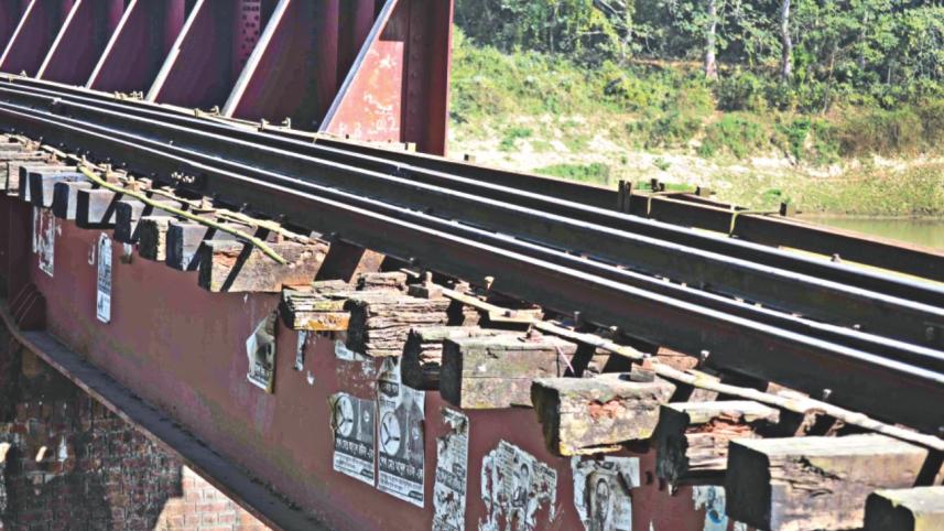 bamboo on railtrack 1.jpg