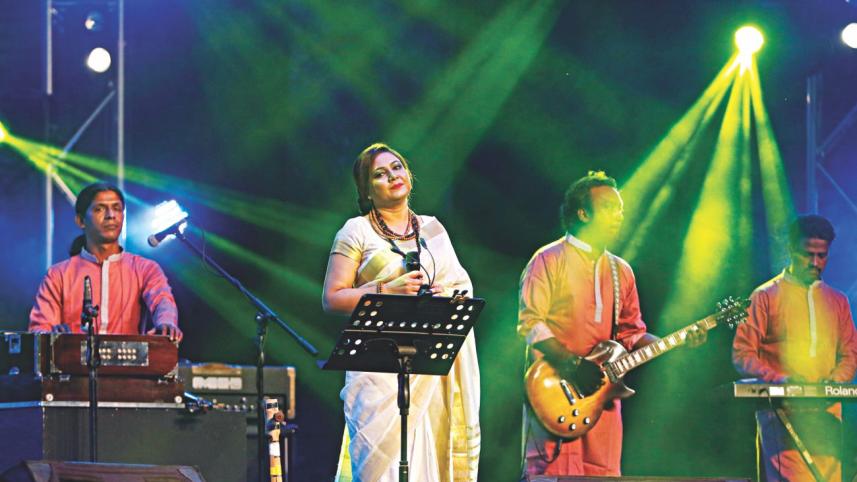 bangladeshi_performers_in_dhaka_international_folk_fest_2017_4.jpg