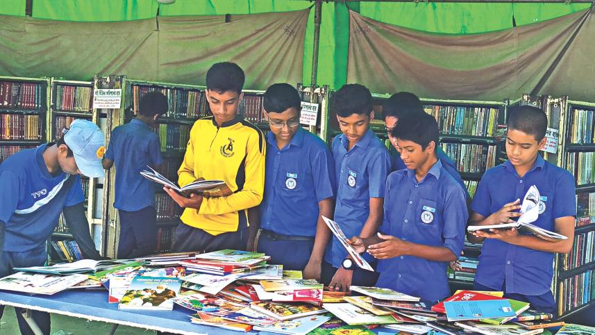 bishwo_shahitto_kendro_book_fair_2.jpg