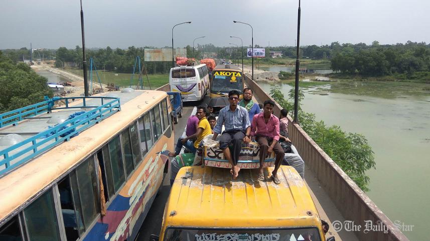 Dhaka-Tangail-highway-jam.jpg