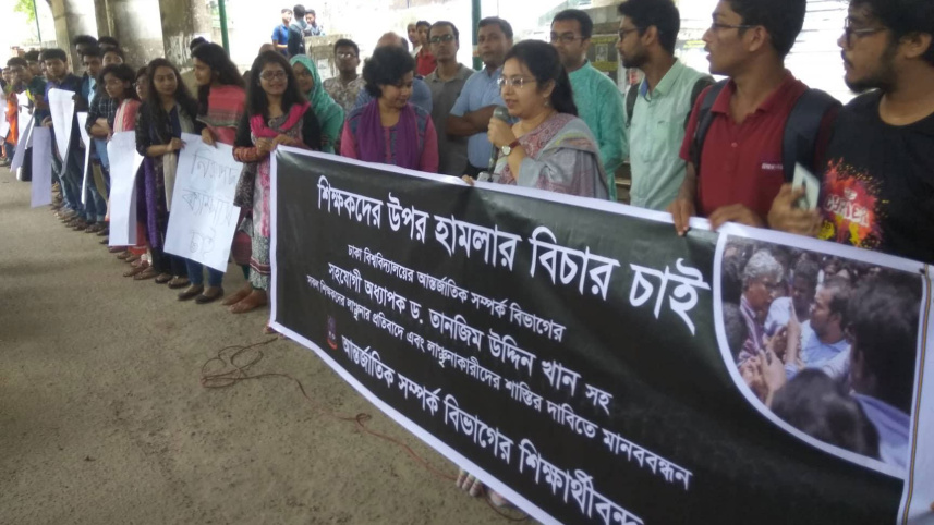Students of International Relations form a human chain