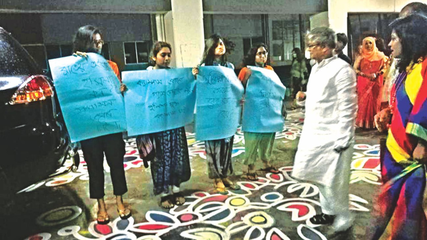 du_sufia_kamal_protest_2.jpg