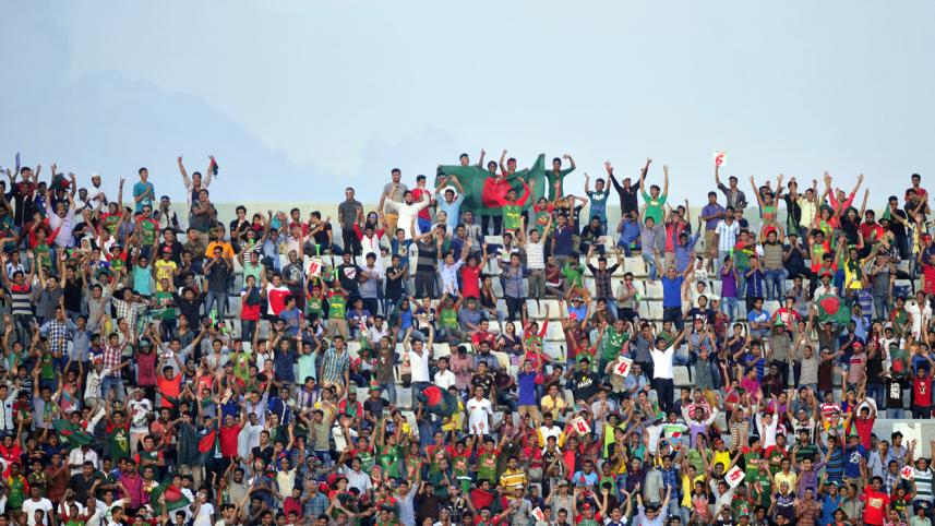 Fans-at-Mirpur-4.jpg-NS.jpg