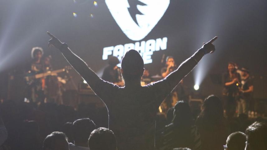 Frivolous Farhan gets Dhaka on its feet