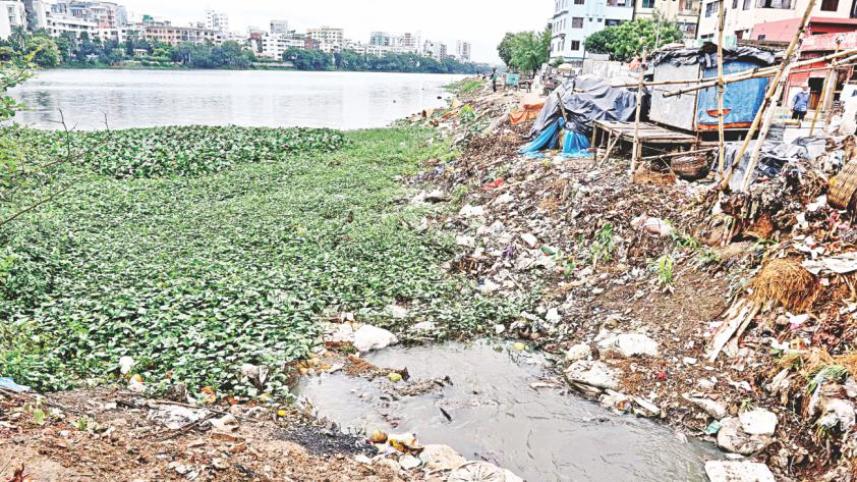 garbage_in_gulshan_lake.jpg