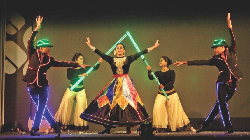 Glittering Night4.jpg