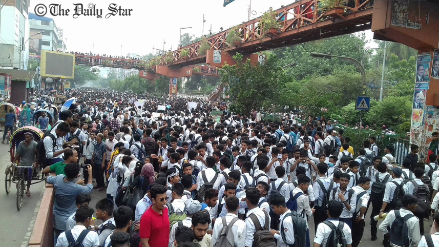 BCL men swoop on students at Jhigatola