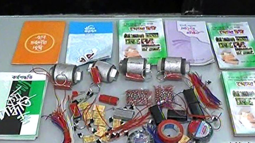 female militants, Sirajganj Sadar upazila, Masumpur, crude bombs, JIhadi books, bomb-making materials
